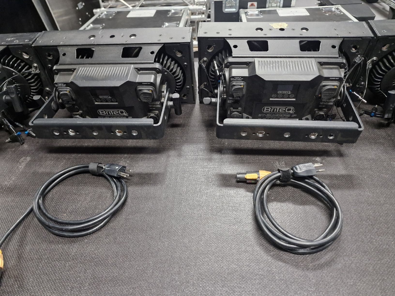 Lampade: 6x Briteq BT Blinder 2 IP mit Case und Netzkabel – Usato da Arbon venduto da HD1903 8