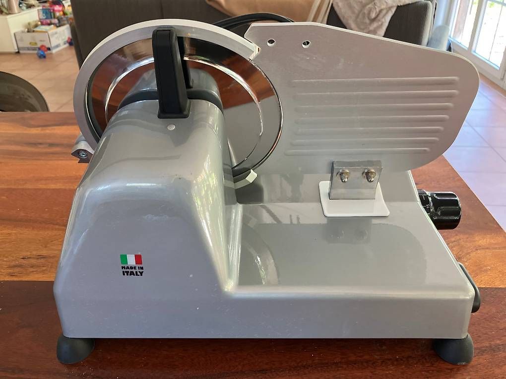 Ohmex Elettrodomestici da cucina: Wunderschöne OHMEX Schneidemaschine OHM-LUSSO-195GL – Usato da Rapperswil BE venduto da nigossa 1
