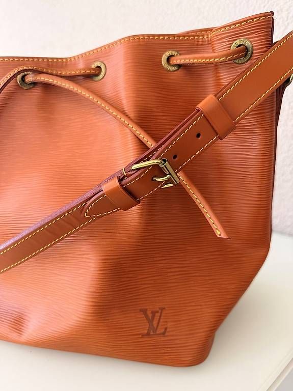 Sacs femmes: Original Louis Vuitton Beuteltasche Leder – D'occasion à Hinwil par mar_7dnn 2
