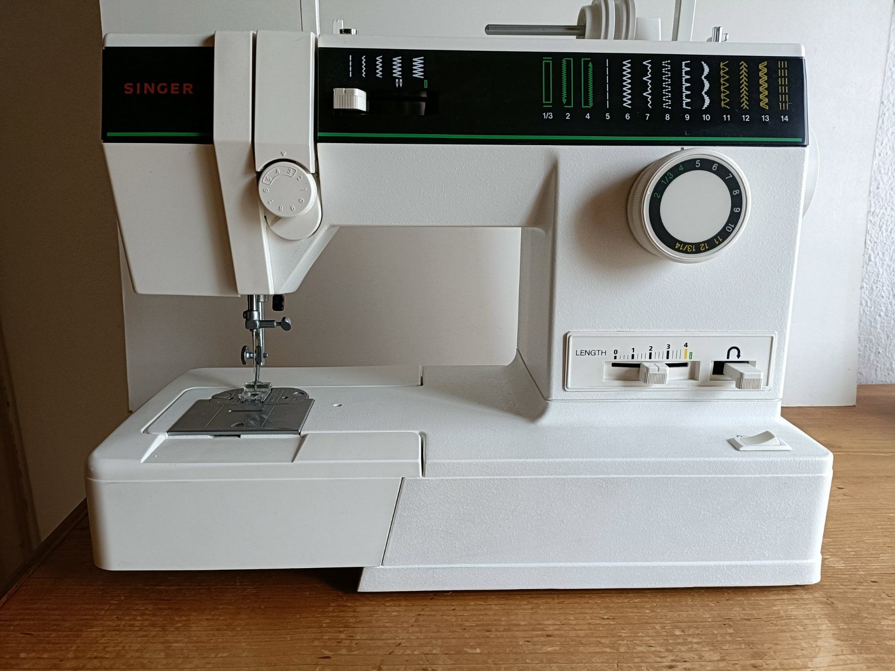 Singer Macchine da cucire: Singer Nähmaschine, Mode, Modell 9020 – Usato da Embrach venduto da Illingen13