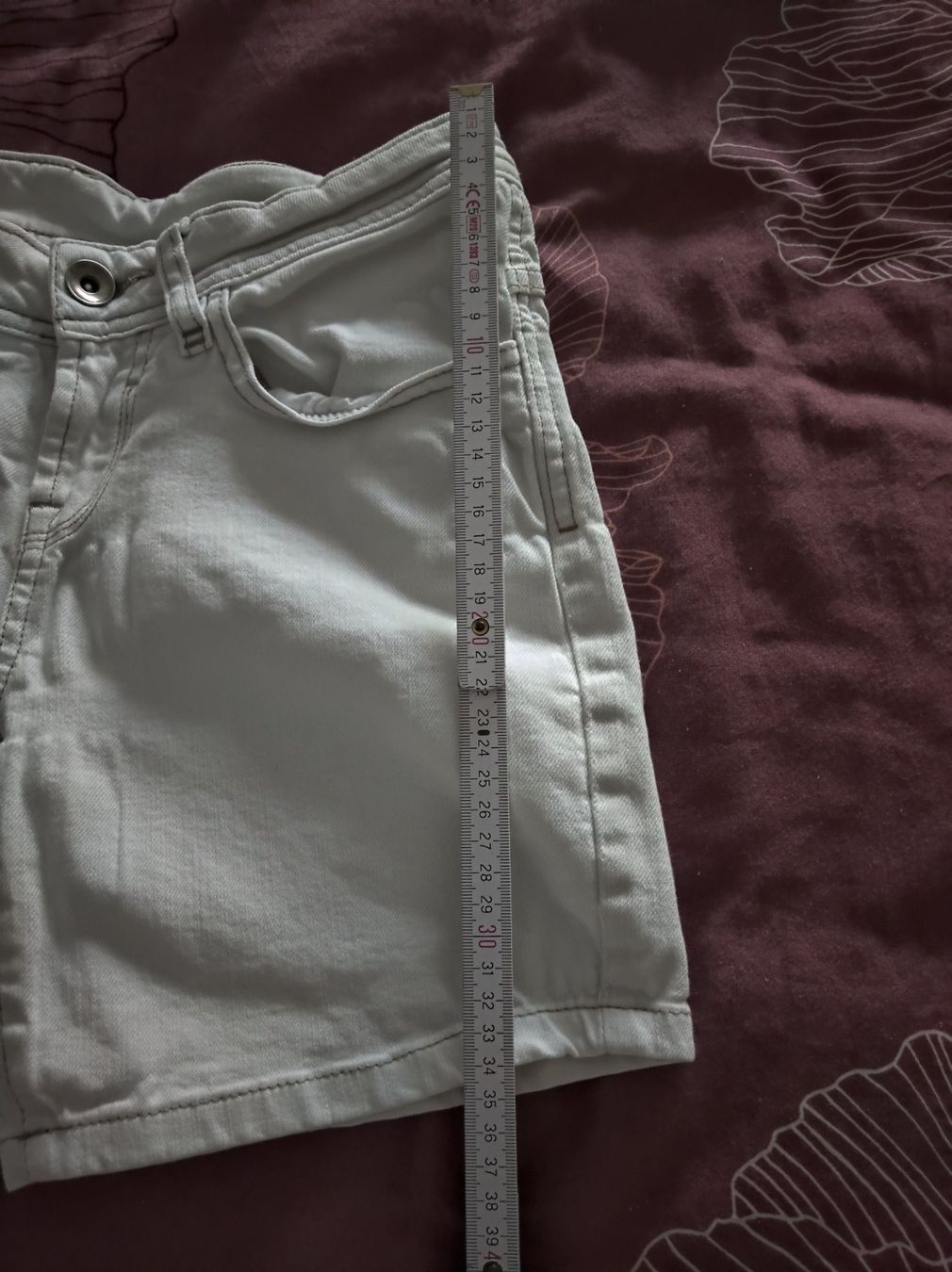 Pantaloni: jeans- Shorts – Usato da Salenstein venduto da Silly...0 5