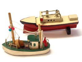 2 alte Spielzeug Miniatur Schiffe Holz Vintage