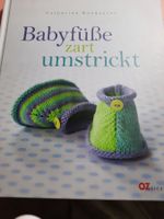Strickbuch: Babyfüsse zart umstrickt - für warme Füsschen!