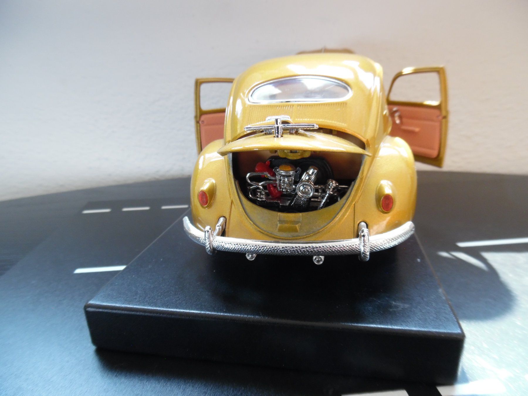 Volkswagen Modellautos: VW Käfer 1.000.000 ste Gold Beetle 1955 Metall 1;18 – Gebraucht aus Steinach von suzzi11 7