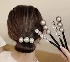 Stilvolle Haarknoten-Herstellerin, Vintage-Hairstyling