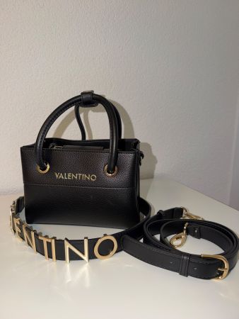 Wunderschöhne Valentino Tasche in Schwarz