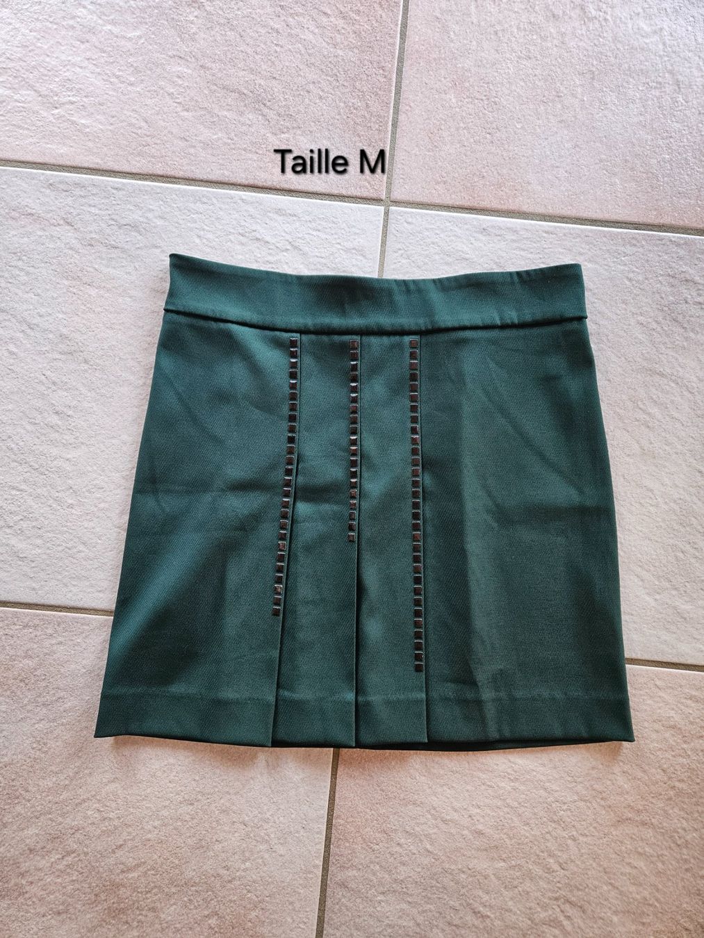 Jupes: Jupe taille M – D'occasion à Vétroz par sas_yln5