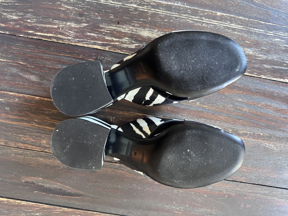 Damenschuhe: Burberry Zebra Pantoletten, Gr. 39 – Neu (gemäss Beschreibung) aus Dietikon von _cfic_ 3