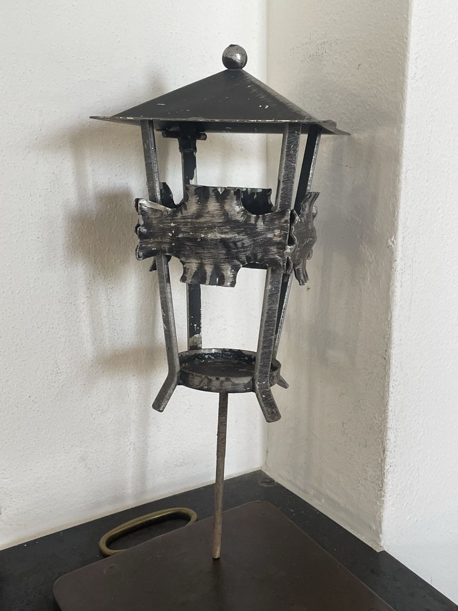 Lampade: Vintage Grablaterne Metall, Pagoden-Design – Usato da Sirnach venduto da Motorbiene007