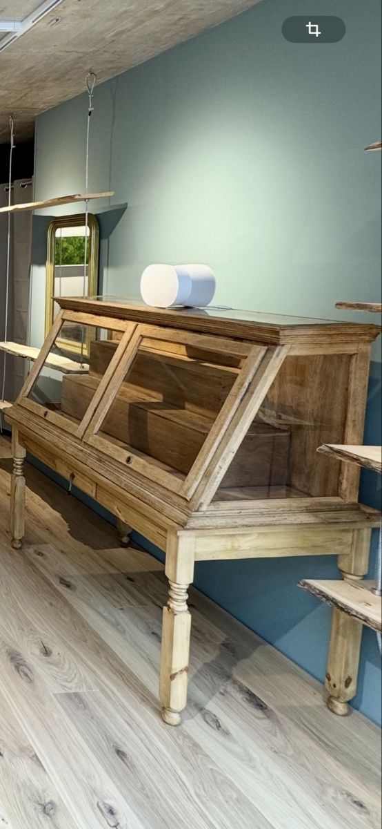 Vetrine: Vitrine ancienne en bois massif. – Usato da Granges-de-Vesin venduto da Assyd 2