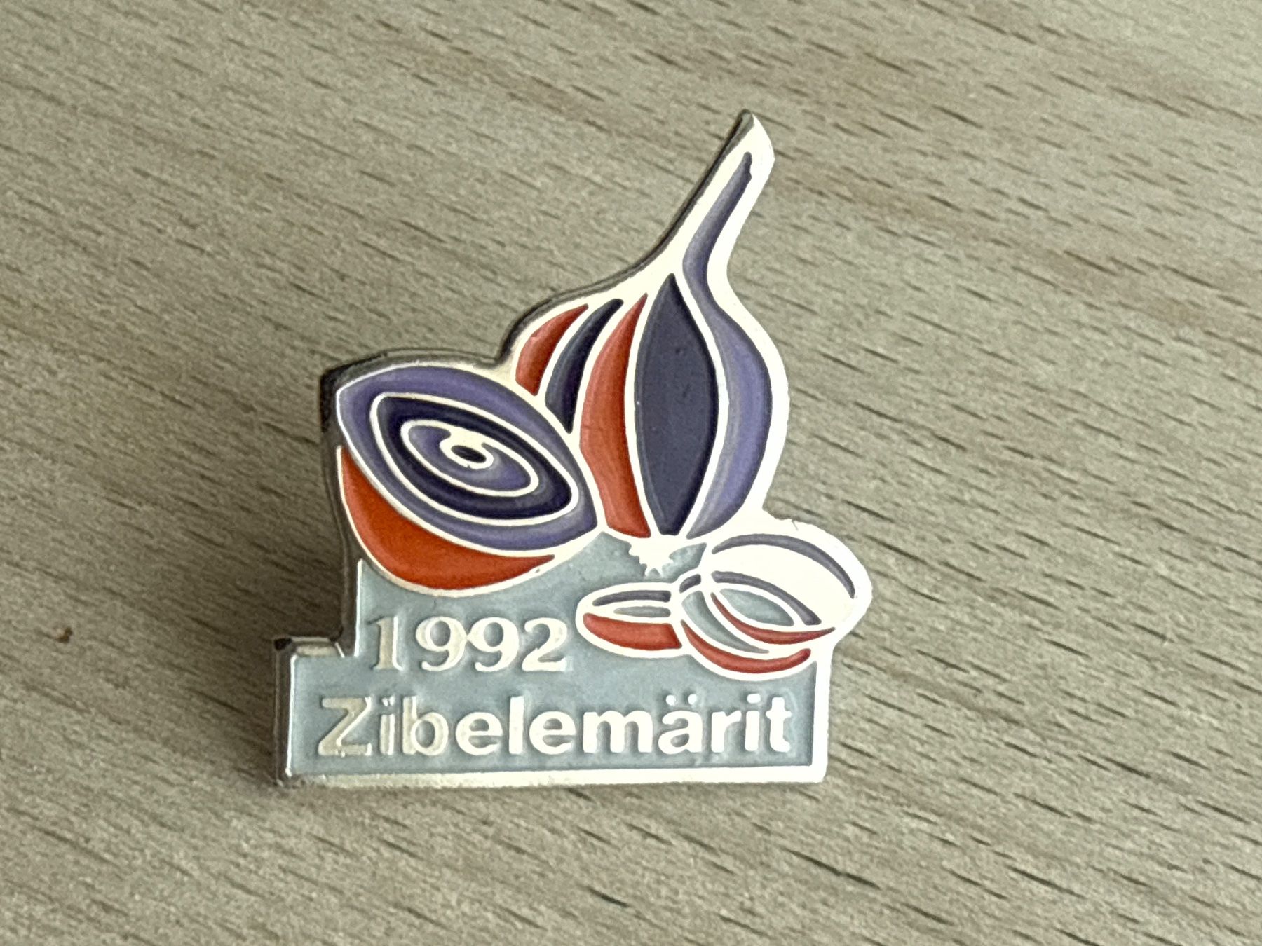 Placchette & Badge: Pin Zibelemärit 1992 Bern – Usato da Glattbrugg venduto da Schweigmatt