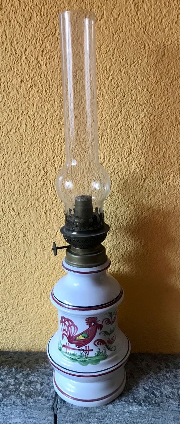 Lampade: Ancienne lampe à pétrole – Usato da Losone venduto da courrier 3