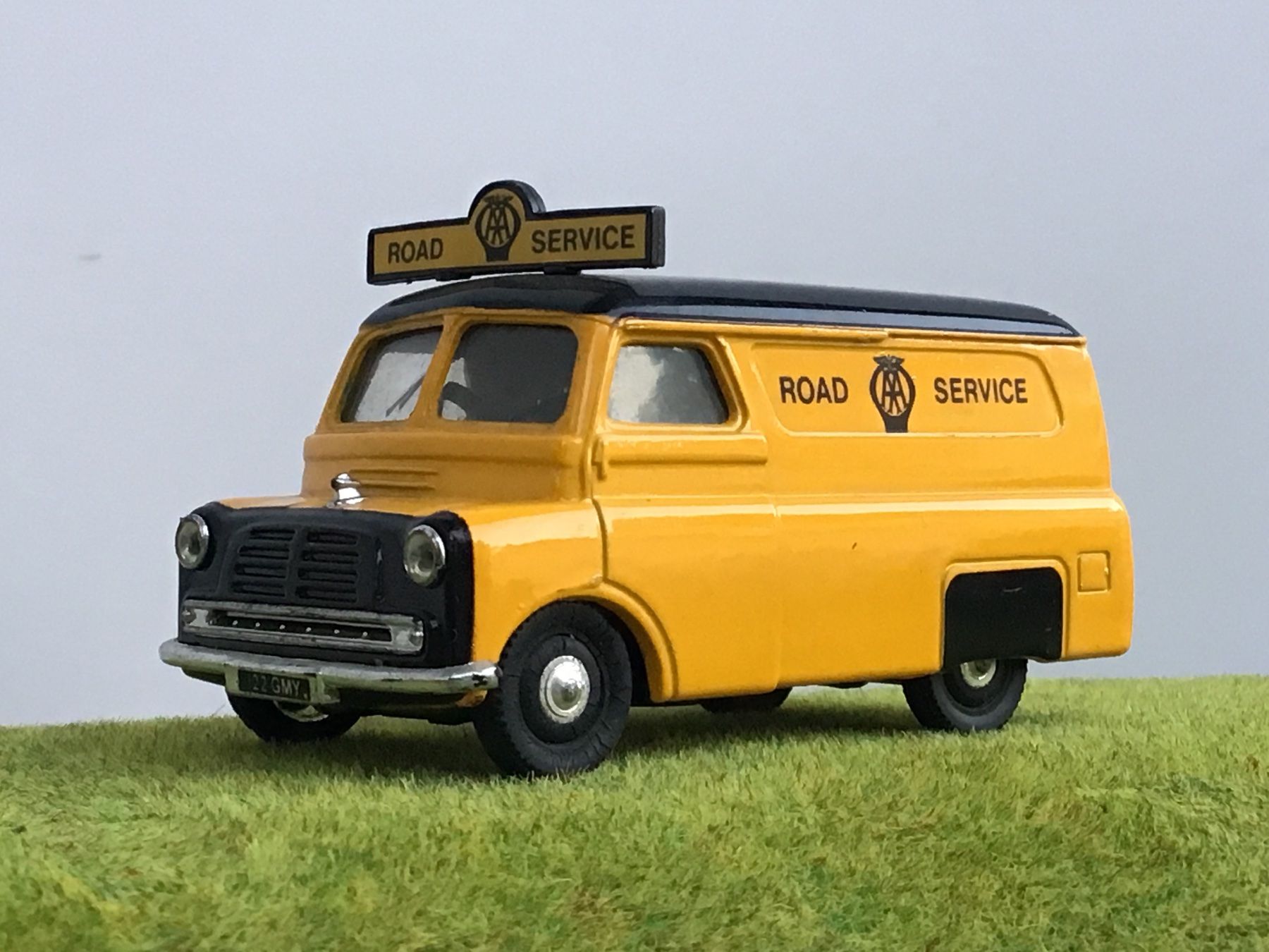Corgi Toys Modellautos: Corgi Bedford Utilicon Van AA Service - 1:43 – Gebraucht aus Männedorf von Spezial-Modelle