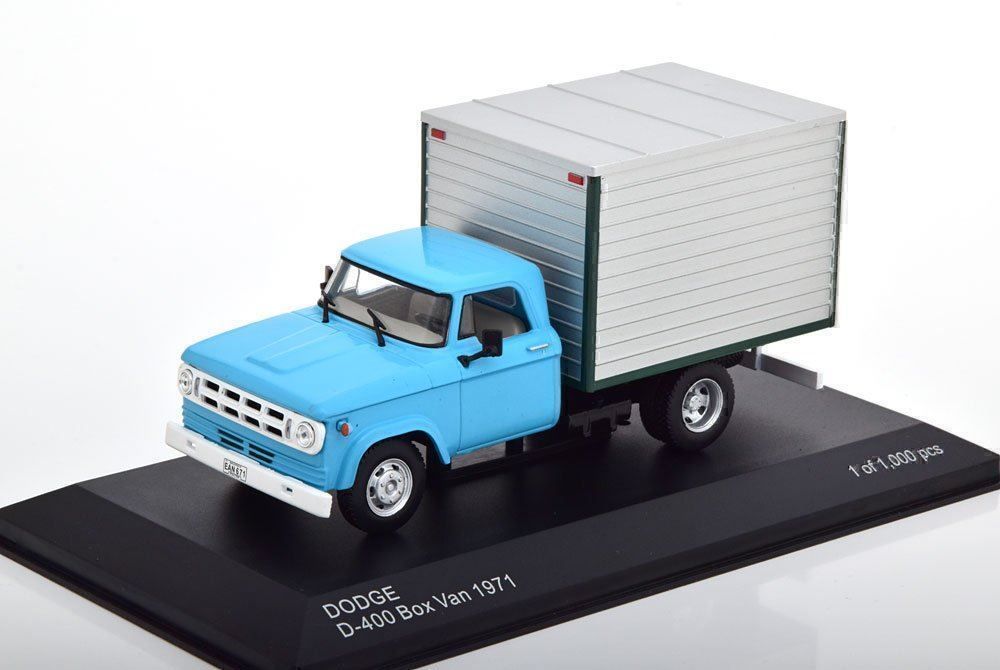 Dodge Modellini d'auto: Dodge D-400 Box Van / Lieferwagen 1971 hellblau / silber – Nuovo e nell'imballaggio originale da Gerlafingen venduto da espero88 1