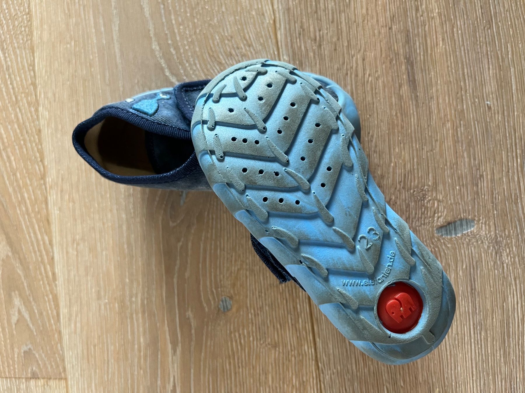 Elefanten Schuhe für Jungen: Hausschuh Elefanten Grösse 23 – Gebraucht aus Aarburg von cha_6t8j 2