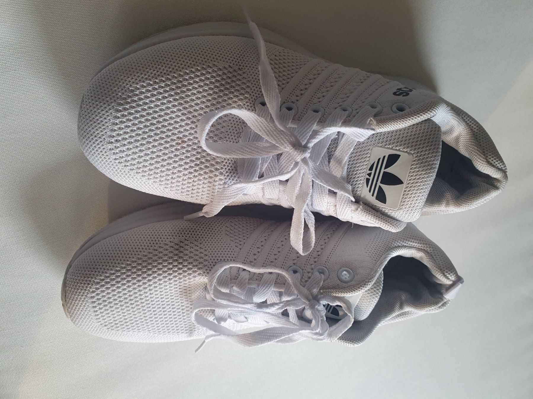 Adidas Scarpe da uomo: Chaussures Adidas blanches, pointure 39, unisex – Usato da Lausanne venduto da Af2016 1