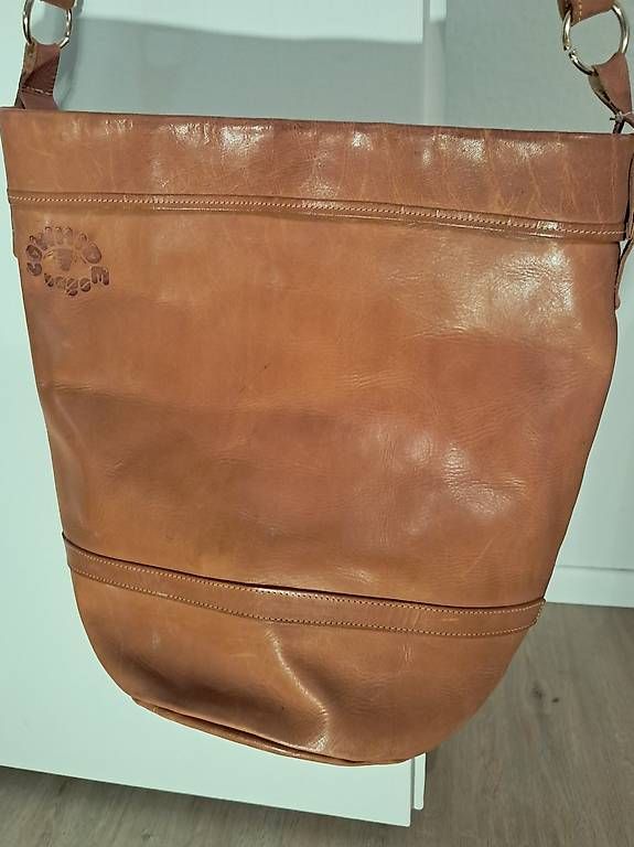 Borse da donna: Handgefertigte Leder-Beuteltasche  – Usato da Basel venduto da len_t965 2