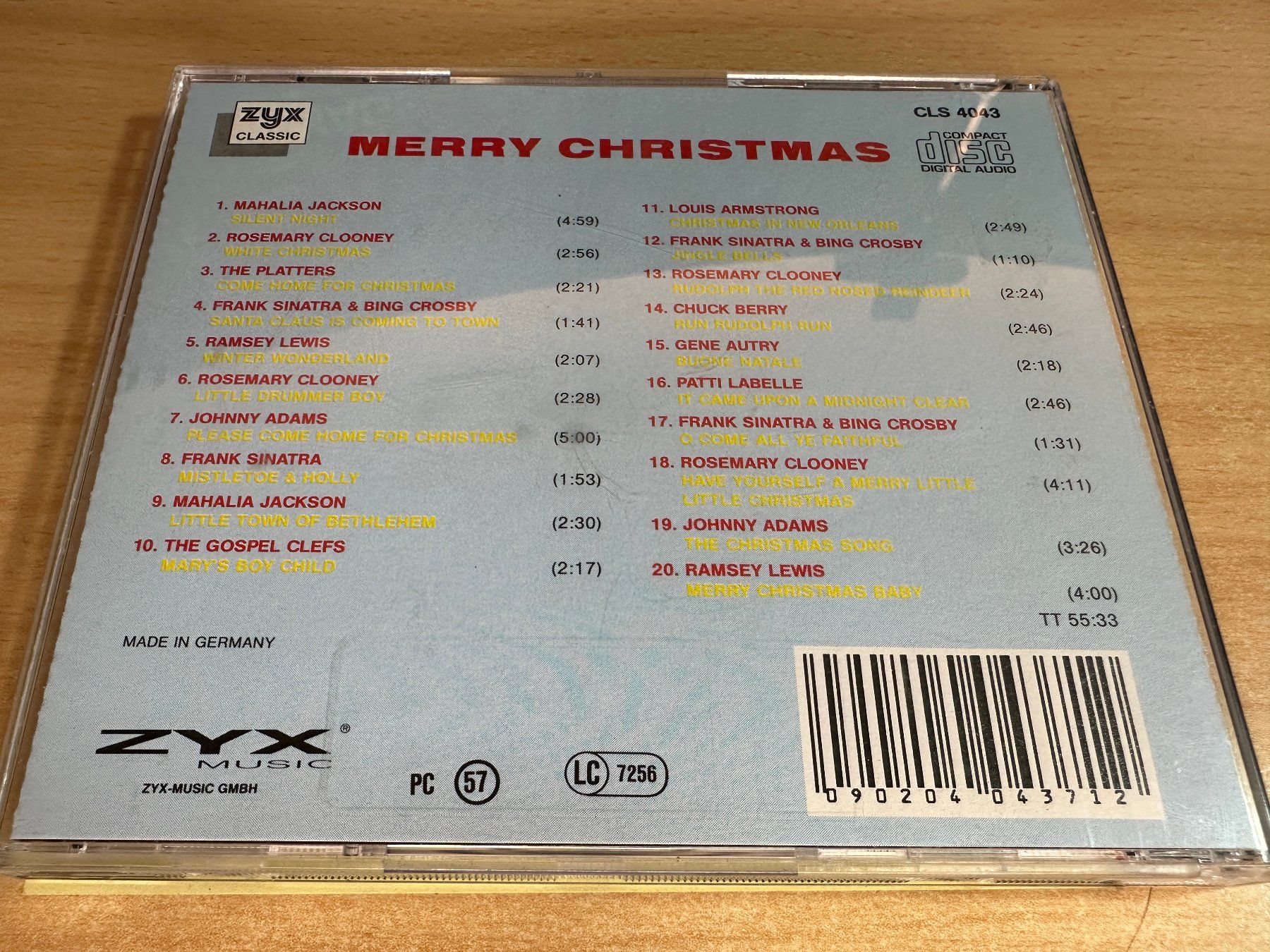 CD: A4 Various – Merry Christmas – Usato da Rikon im Tösstal venduto da Alpenmutz 1