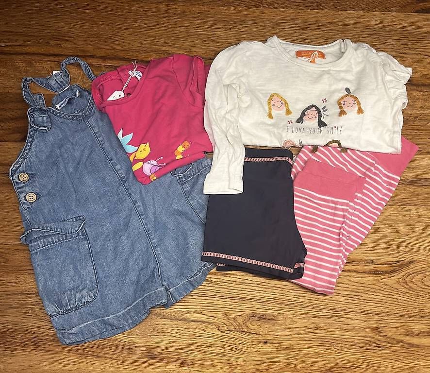 Lotti & Set di vestiti: Sommerkleiderpaket Mädchen Grösse 80 – Usato da Filisur venduto da Folle74