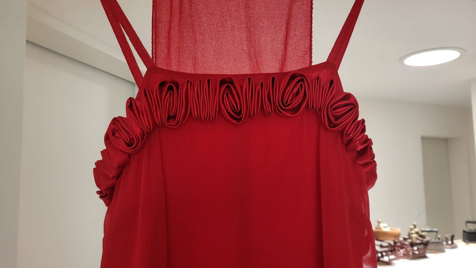 Kleider: Rotes Kleid mit Rosenapplikation Grösse 40 – Gebraucht aus Herznach von raycecile 1