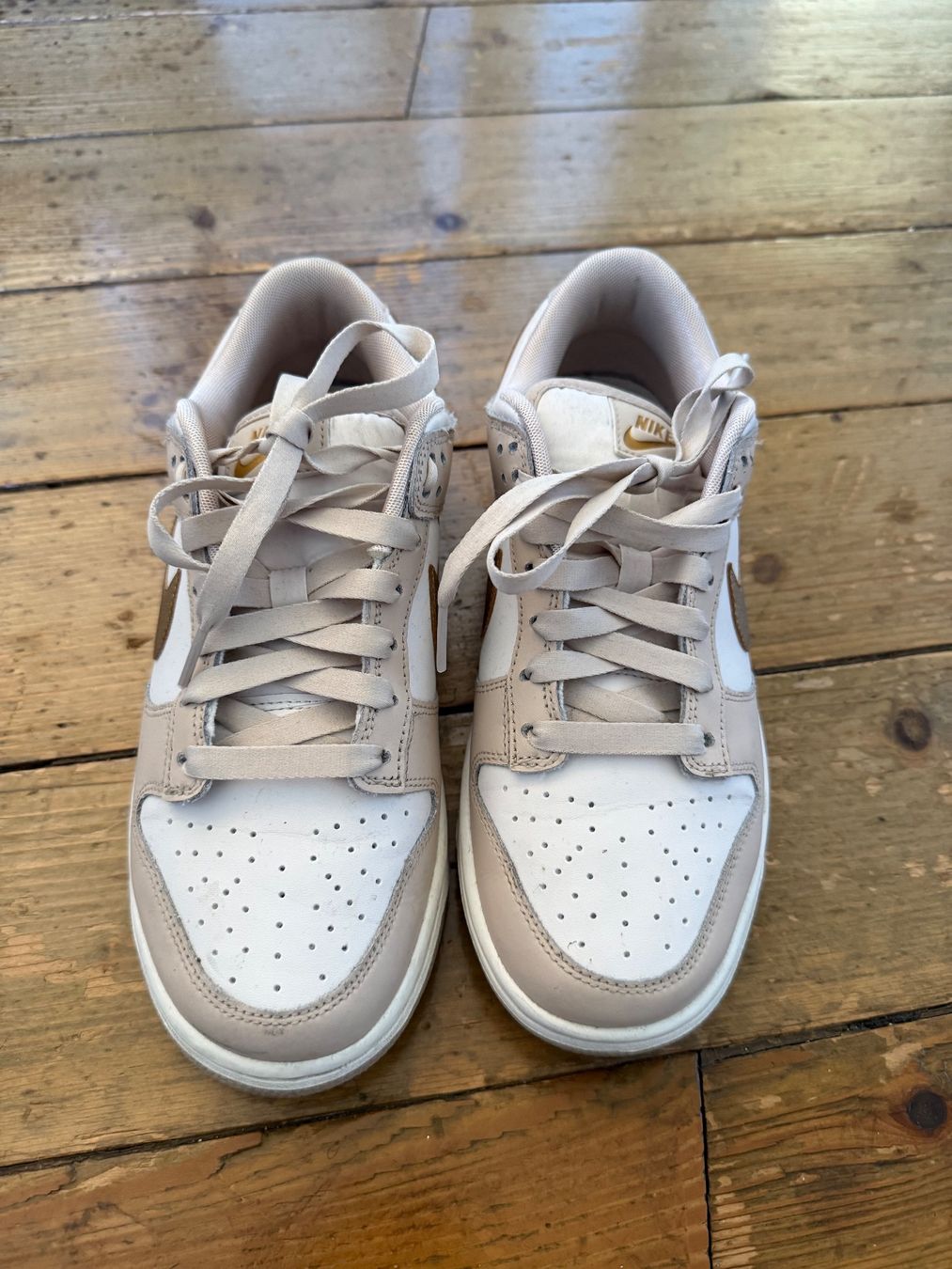 Nike Scarpe da donna: Nike Dunk low beige/weiss/gold Grösse 38 – Usato da Zuchwil venduto da jabie 3