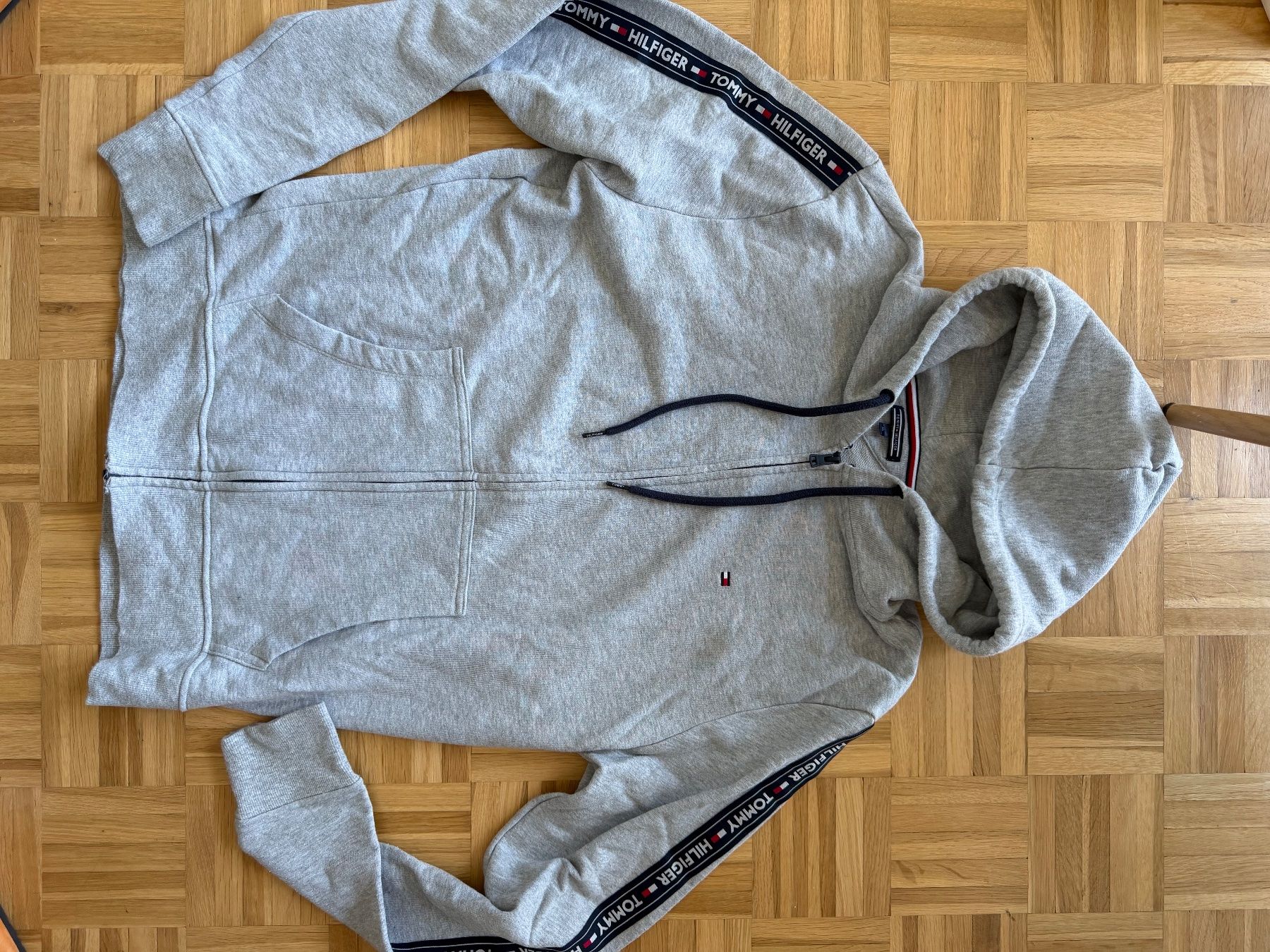 Maglioni & Felpe: Tommy Hilfiger Kaputzenpullover grau – Usato da Wädenswil venduto da theresa_soph