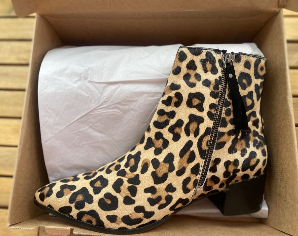 Scarpe per cavalli: Leopard Print Ankle Boots, Size 9 UK EU, New – Nuovo e nell'imballaggio originale da Safenwil venduto da rgs_tg62