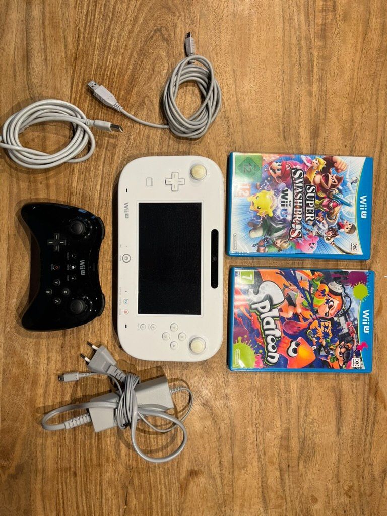 Nintendo Konsolen: Bundle GamePad + stylet, Pro Controller, câbles + Sp – Gebraucht aus Lausanne von M4rtin39