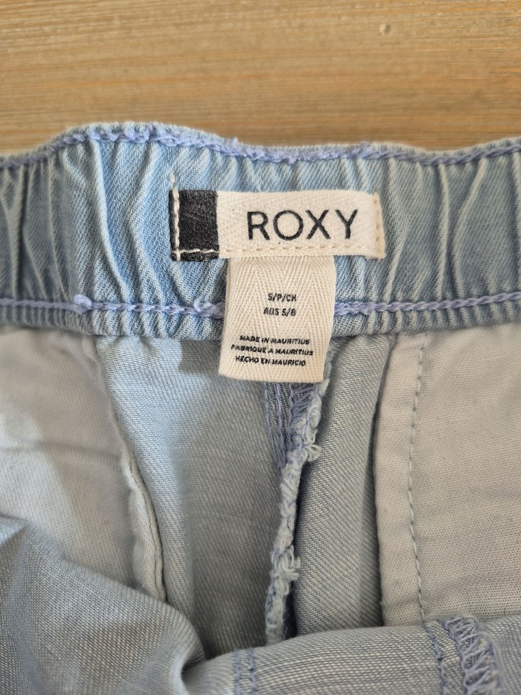 Roxy Pantaloni: Roxy Damenshorts Gr. S – Usato da Gerlafingen venduto da nila44 1