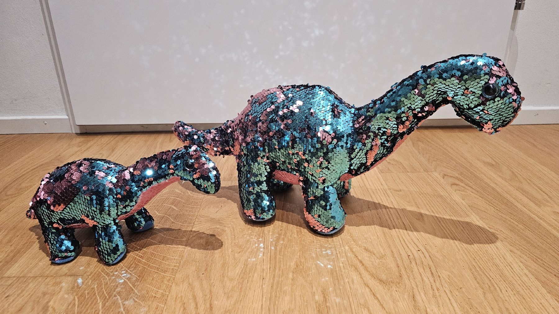 Giocattoli: Glitzer Dinosaurier Stofftiere – Usato da Hünenberg venduto da mar_vqb7