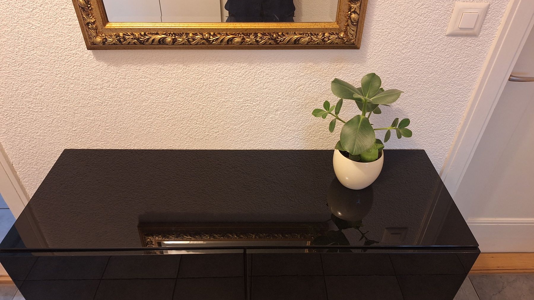 Cassettiere: Elegantes Hochglanz-Sideboard schwarz mit Glasablage – Usato da Zürich venduto da joh_5qf9 3