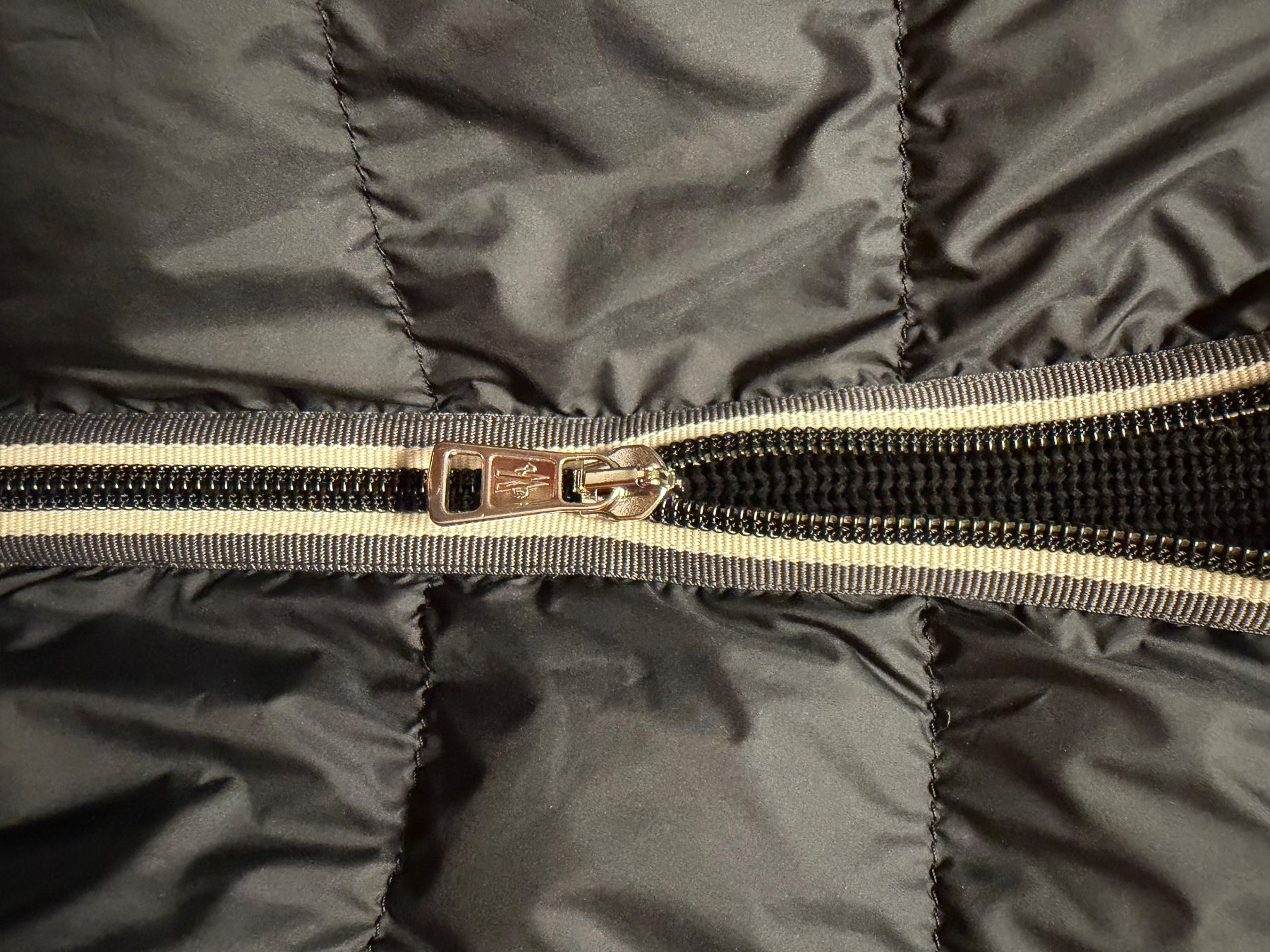 Moncler Jacken: Moncler Daunenjacke XL – Neu und originalverpackt aus Niederbipp von ali_xj86 3