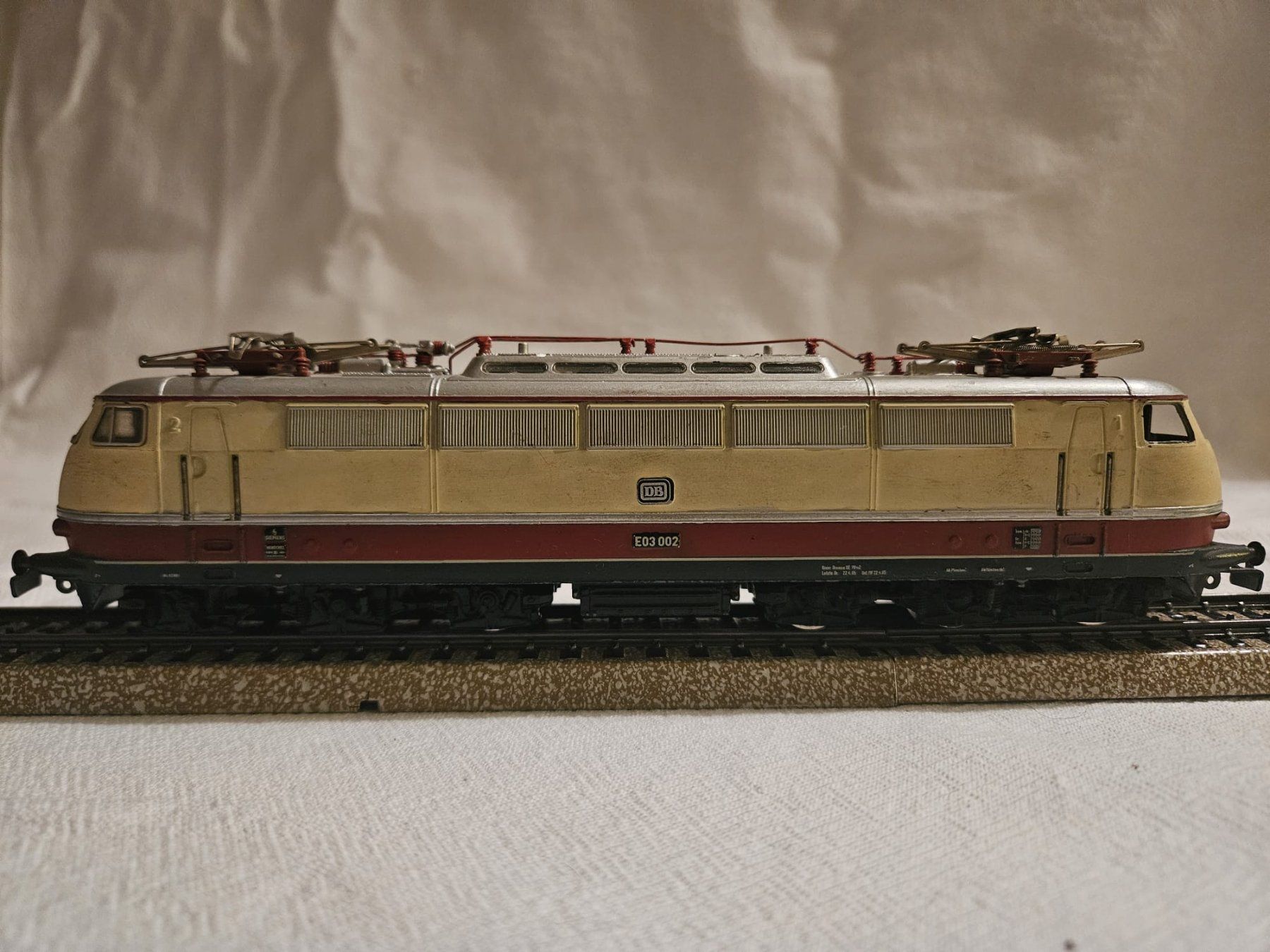 Märklin Modelleisenbahnen: Locomotive électrique Märklin HO - REF : DB E03 002 – Gebraucht aus Pully von gael15