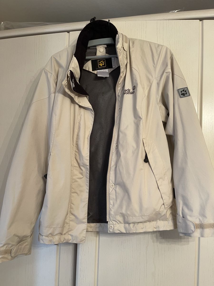 Jack Wolfskin Giacche: Wolfskin Jacke, helles beige, Gr. 40 – Usato da Payerne venduto da Cosch