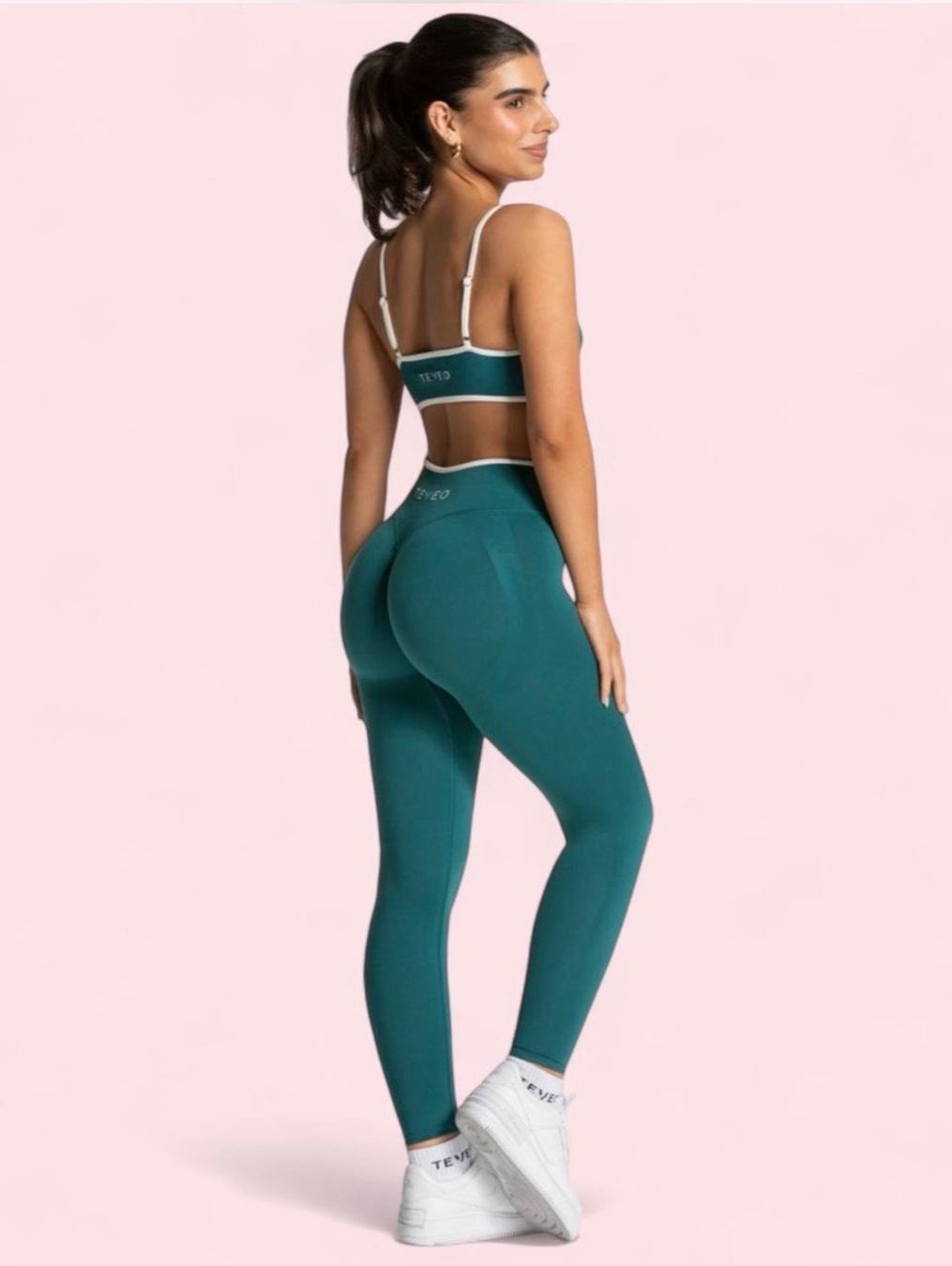 Teveo Lotti di vestiti: Teveo Ignit Gym set – Usato da Otelfingen venduto da houseofstae 1