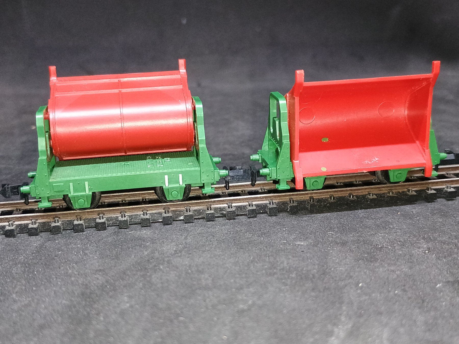 Trix Modellini di ferrovie: Spur N 4x Kippwagen Arnold/Minitrix – Usato da Bätterkinden venduto da hob_6b8x 4