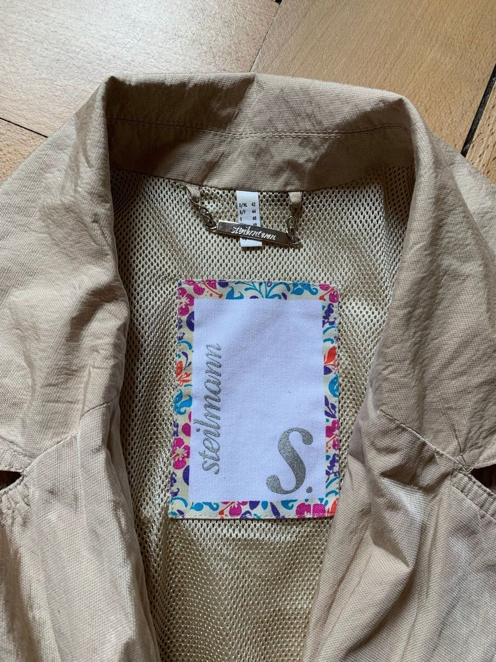 Cappotti: STEILMANN - Trenchcoat beige 42 – Usato da Zürich venduto da Diazaio 3