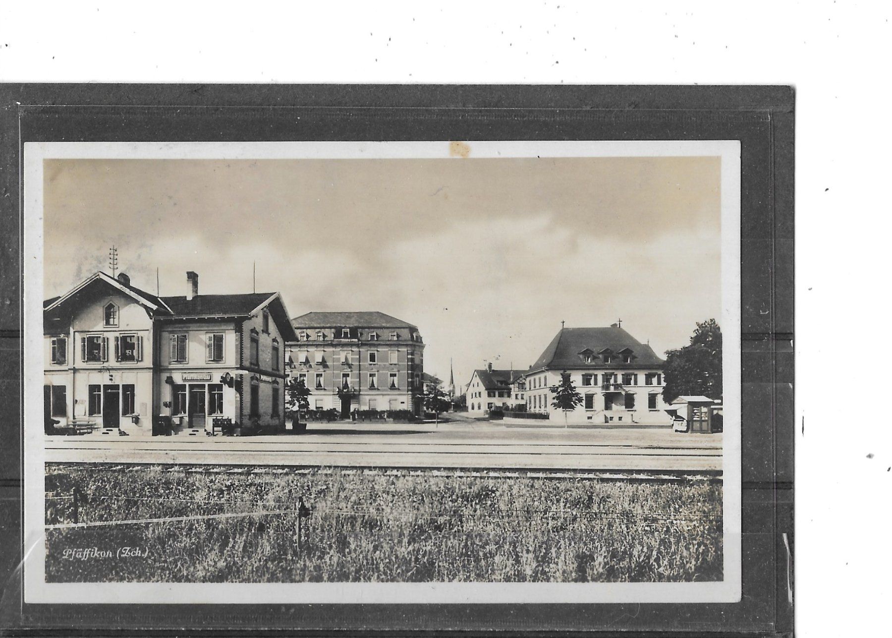 Cartoline postali: ZH Pfäffikon 1928 Bahnhof – Usato da Schocherswil venduto da Wilare