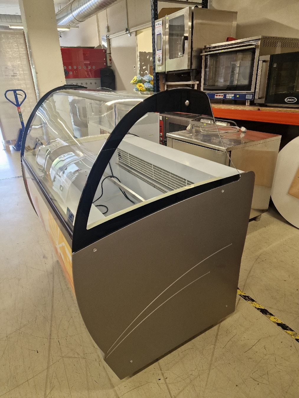 Elettrodomestici da cucina: Gelateria TK  vitrine – Usato da Niederwangen BE venduto da HasGastrobedarf 3