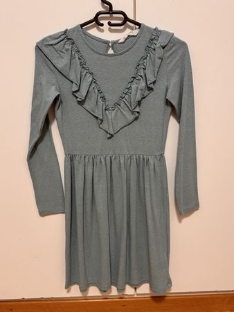 Très belle robe taille 146