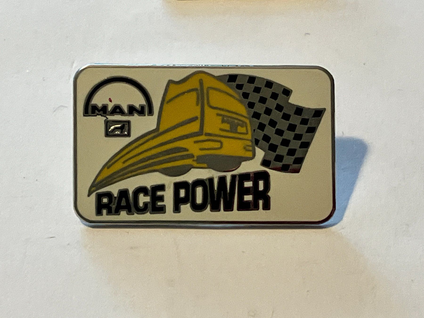 Placchette & Badge: 1 Pin Man Race Power – Usato da Basel venduto da djwwpp