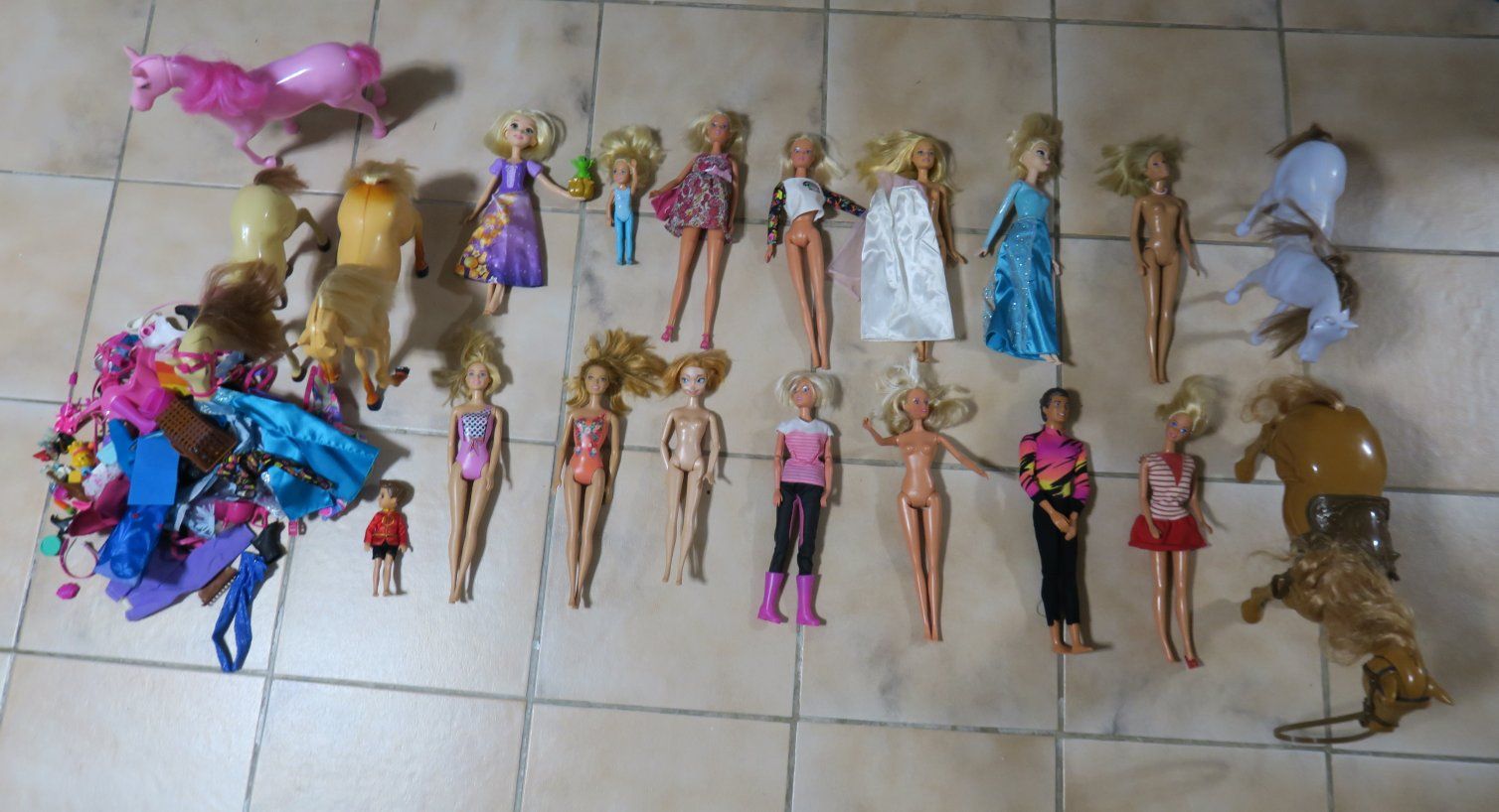 Jouets: Barbies – D'occasion à Rupperswil par Kbit123