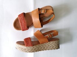 Schöne Ledersandalen. 38