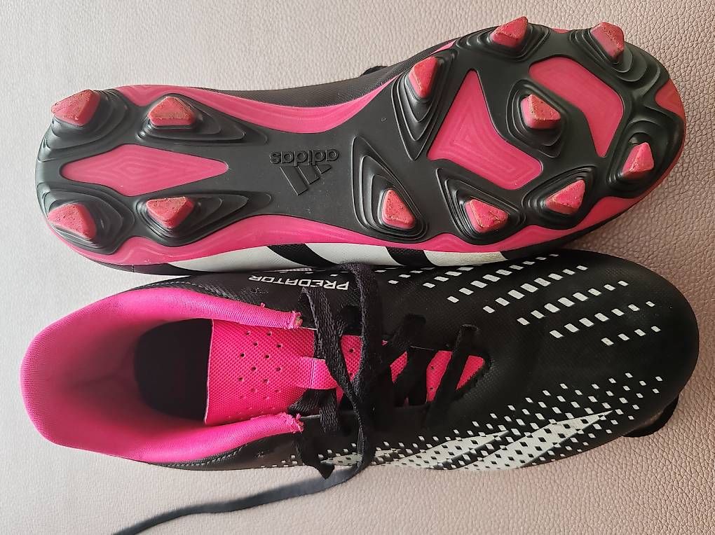 Chaussures hommes: Chaussure de foot neuve – D'occasion à Satigny par mattonella