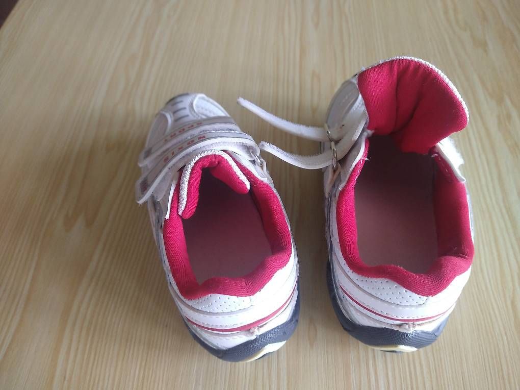 Scarpe per ragazzi: Neue Schuhe Grösse 26 – Usato da Ebnat-Kappel venduto da Schneehas20 2