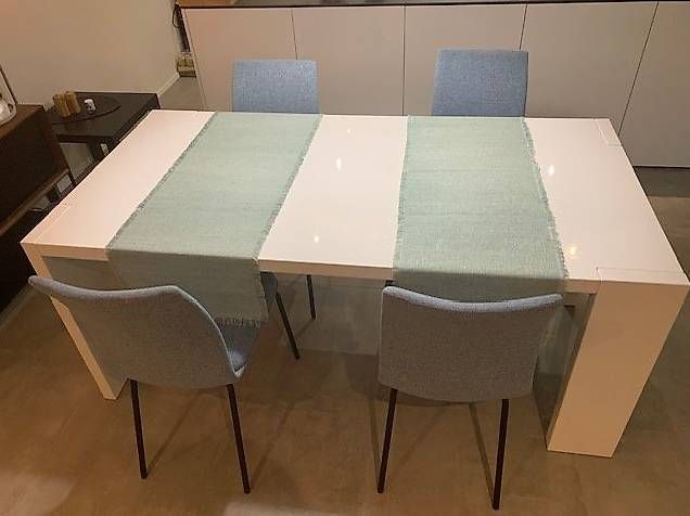 Tavoli: Eleganter weisser Hochglanz-Tisch – Usato da Kollbrunn venduto da prudent79 1