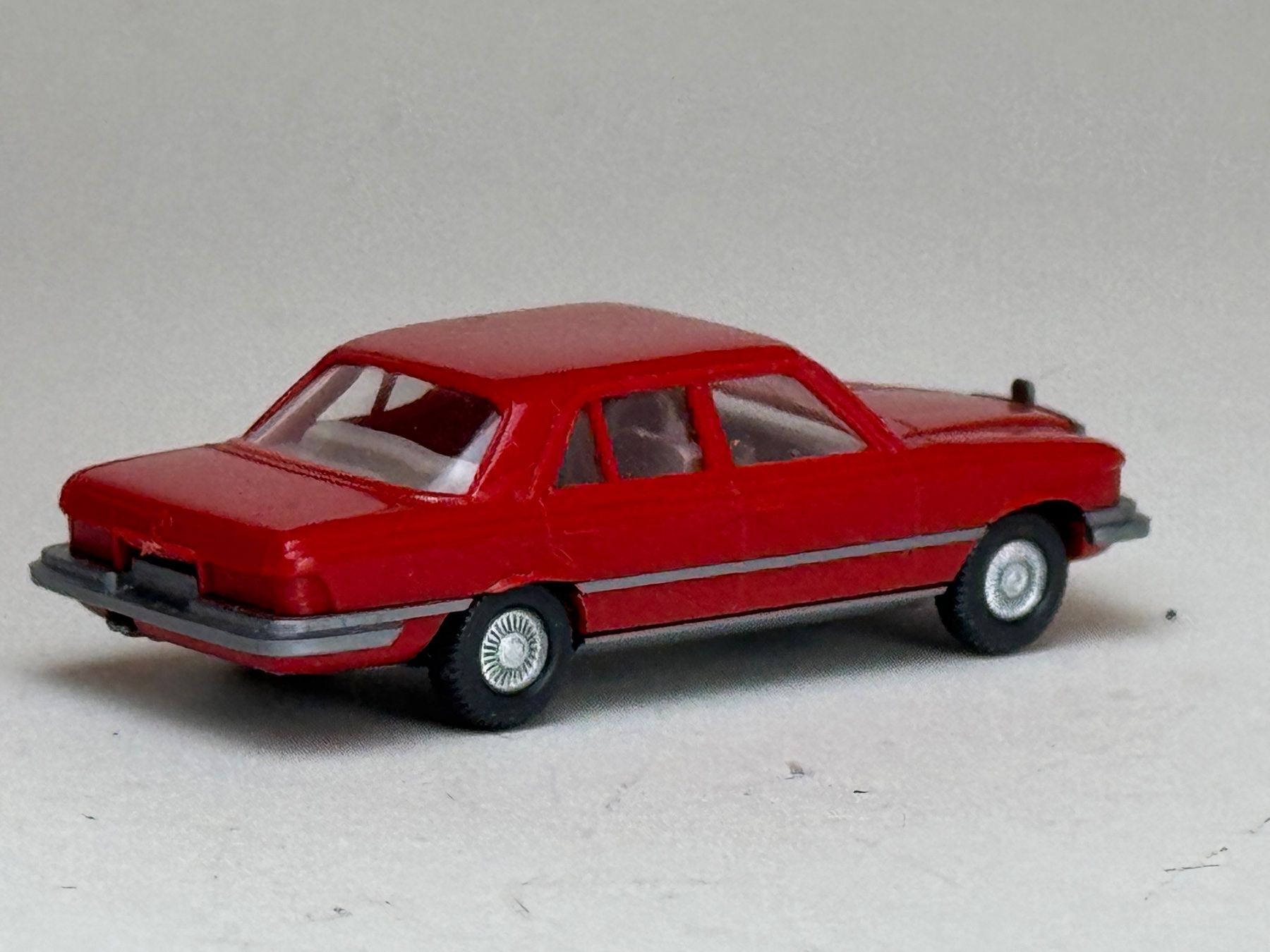 Wiking Modellini d'auto: Wiking Mercedes 450 SE rot – Usato da Elm venduto da Wikmtz 1