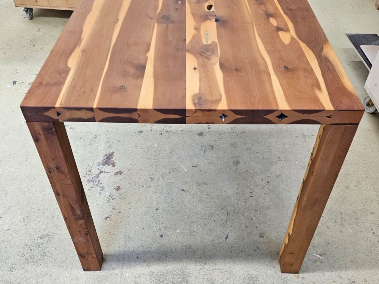&Tradition Tables: Einzigartiger Tisch aus Eibenholz – D'occasion à Brienz BE par dabene 1