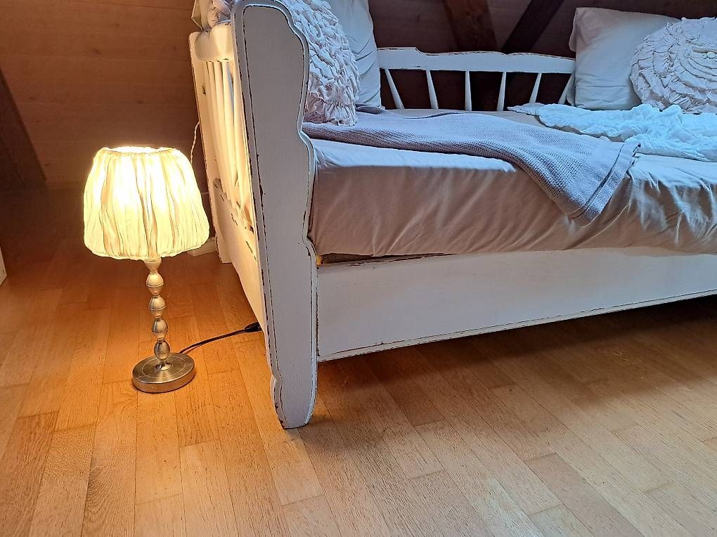 Betten: Shabby Chic Sofa Bett mit Decken und Kissen – Gebraucht aus Grosswangen von Shateiel 4