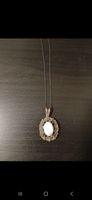 Collier mit ovalem Anhänger